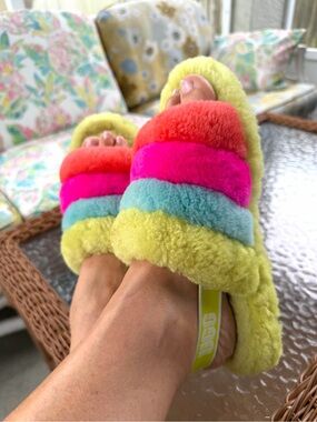 UGG Fluff Yeah Rainbow Slides Neon Multicolor Women’s 6